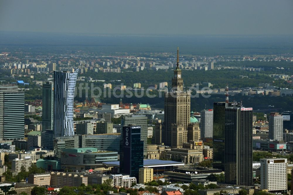 Warschau aus der Vogelperspektive: Hochhaus- Skyline im Stadtzentrum der Hauptstadt Warschau in Polen