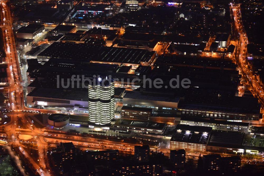 München aus der Vogelperspektive: Hochhaus Vierzylinder am BMW-Werk München im Stadtteil Milbertshofen in München im Bundesland Bayern