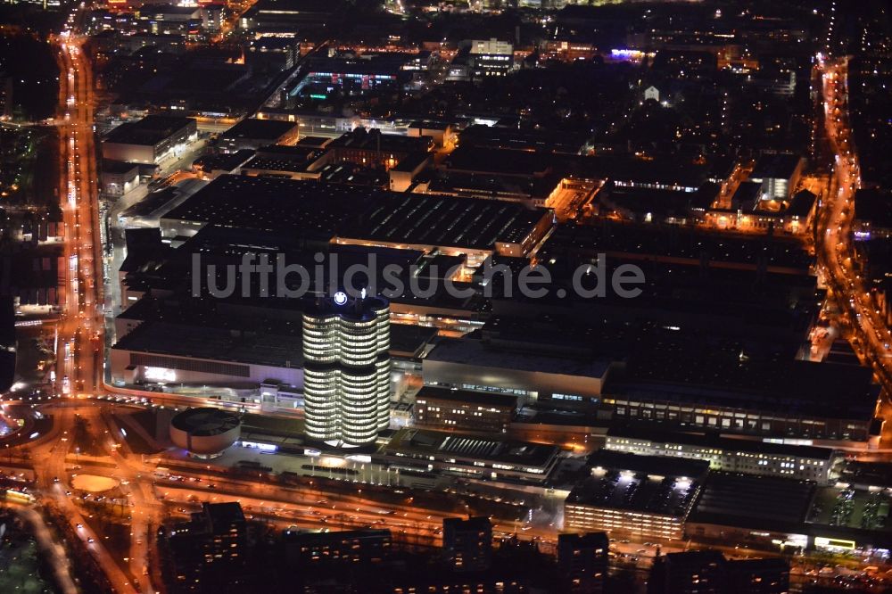 Luftaufnahme München - Hochhaus Vierzylinder am BMW-Werk München im Stadtteil Milbertshofen in München im Bundesland Bayern