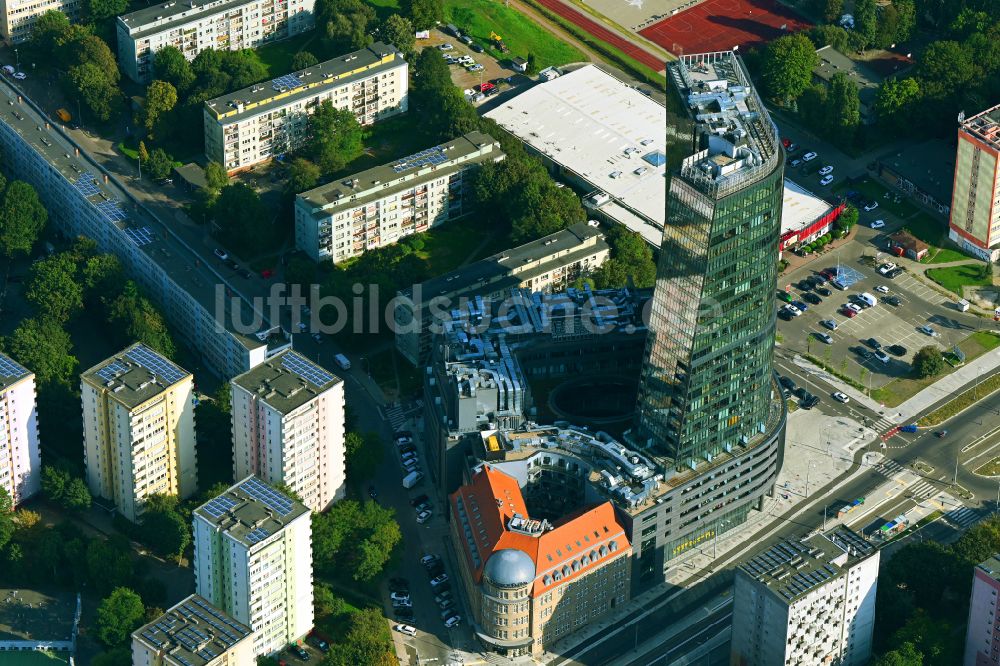 Luftaufnahme Szczecin - Stettin - Hochhausgebäude Hanza Tower in Szczecin - Stettin in Woiwodschaft Westpommern, Polen