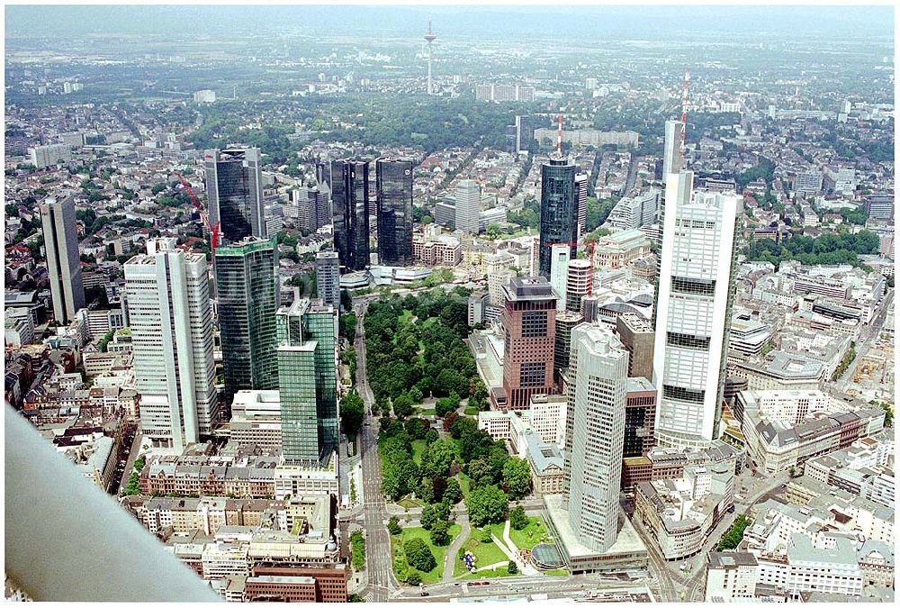 Luftaufnahme Frankfurt am Main - Hochhäuser in Frankfurt -Bankenviertel-