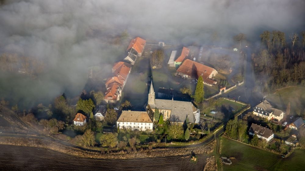 Arnsberg von oben - Hochnebelschicht am Gebäudekomplex des Klosters im Ortsteil Holzen in Arnsberg im Bundesland Nordrhein-Westfalen