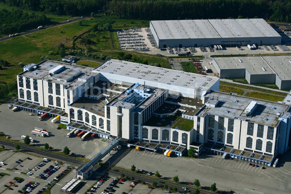 Luftbild Falkensee - Hochregal- Lager-Gebäudekomplex und Logistikzentrum auf dem Gelände der eCom Logistik GmbH in Falkensee im Bundesland Brandenburg, Deutschland