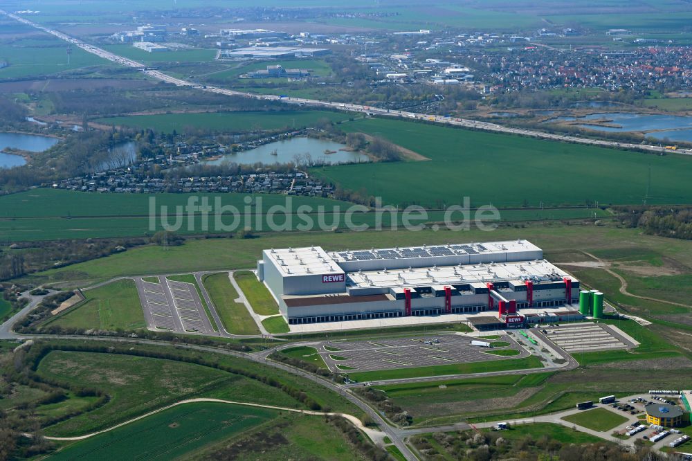 Luftbild Magdeburg - Hochregal- Lager-Gebäudekomplex und Logistikzentrum auf dem Gelände von REWE in Magdeburg im Bundesland Sachsen-Anhalt, Deutschland