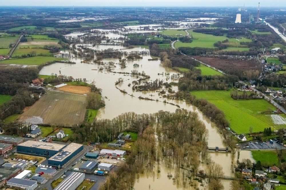 Wethmar aus der Vogelperspektive: Hochwasser am Fluss- Kurvenverlauf der Lippe in Wethmar im Bundesland Nordrhein-Westfalen, Deutschland