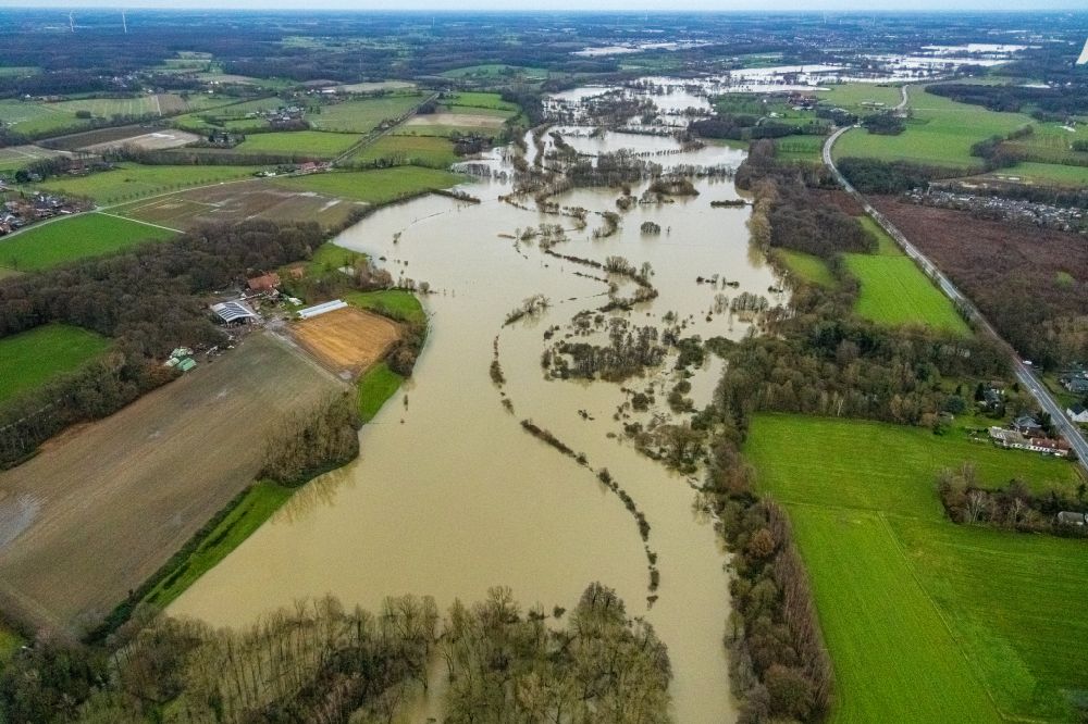 Luftaufnahme Wethmar - Hochwasser am Fluss- Kurvenverlauf der Lippe in Wethmar im Bundesland Nordrhein-Westfalen, Deutschland