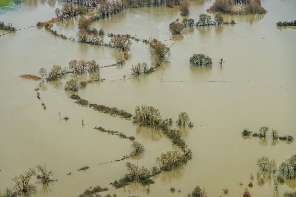 Luftbild Wethmar - Hochwasser am Fluss- Kurvenverlauf der Lippe in Wethmar im Bundesland Nordrhein-Westfalen, Deutschland