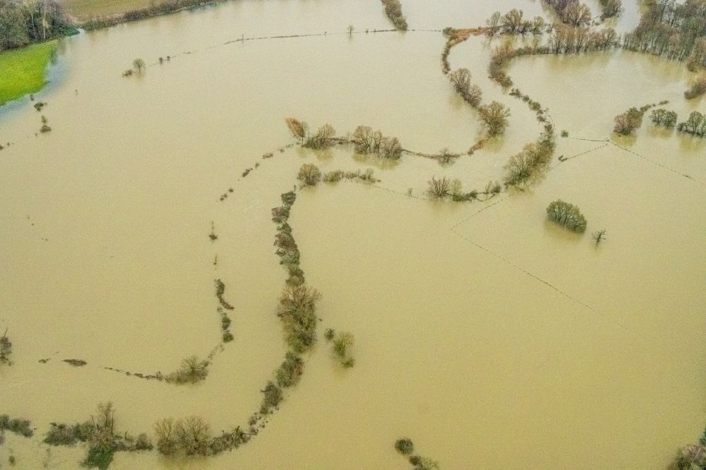 Wethmar von oben - Hochwasser am Fluss- Kurvenverlauf der Lippe in Wethmar im Bundesland Nordrhein-Westfalen, Deutschland