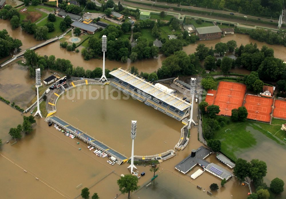 Luftaufnahme Jena - Hochwasser Flut Katastrophe mit Überflutung des Ernst-Abbe-Sportfeld / Stadion in der Oberaue in Jena im Bundesland Thüringen