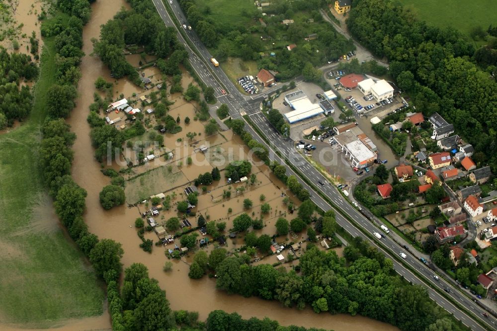 Luftaufnahme Jena - Hochwasser Flut Katastrophe mit Überflutung des Gartenanlage an der Stadtrodaer Strasse in der Oberaue in Jena im Bundesland Thüringen