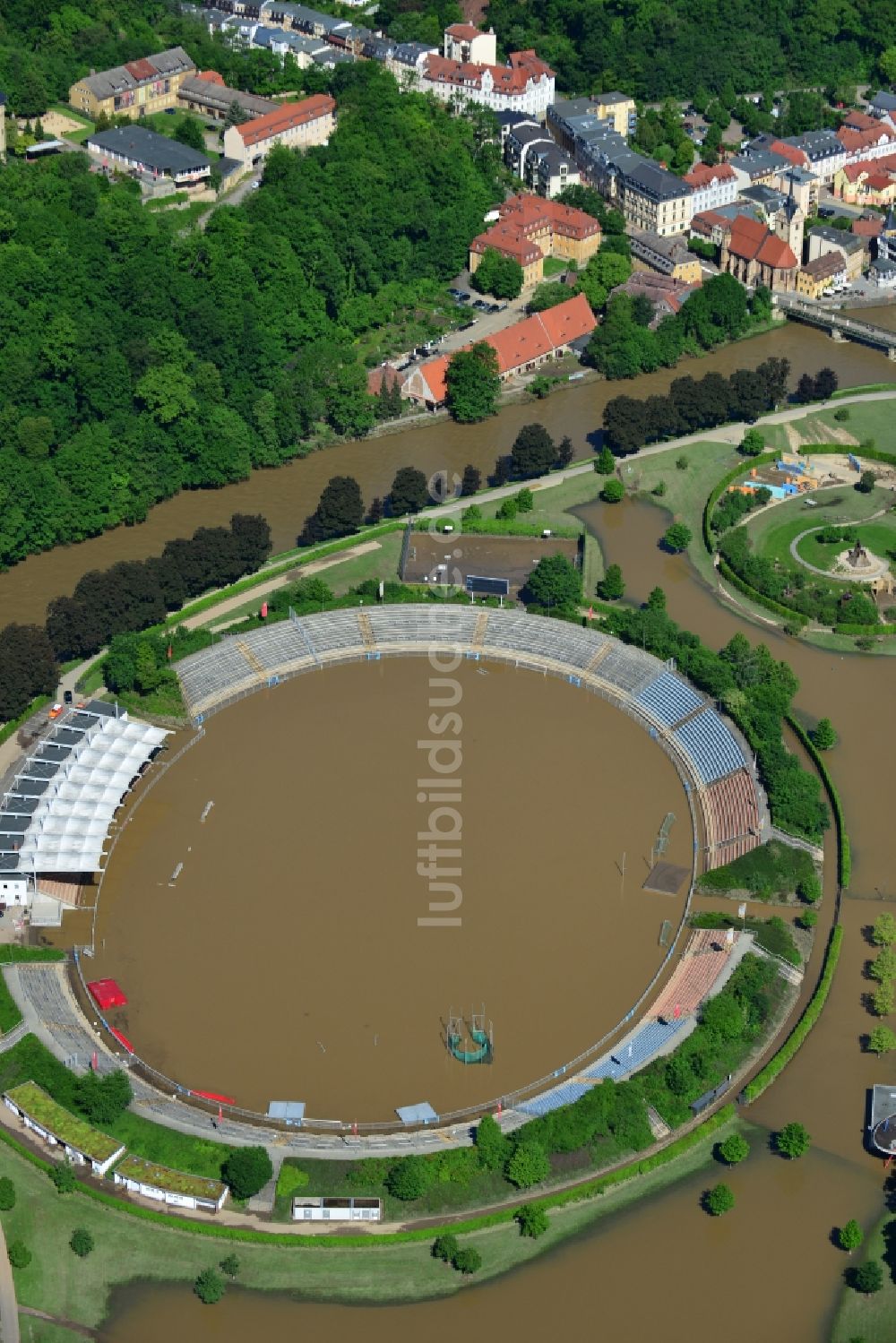 Gera von oben - Hochwasser Flut Katastrophe mit Überflutung des Sportpark und Stadion von Gera im Bundesland Thüringen