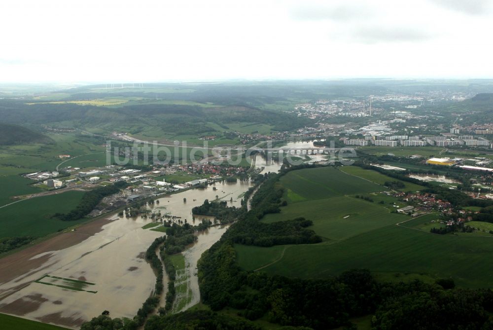 Luftbild Jena - Hochwasser Flut Katastrophe mit Übertritt des Pegels der Saale und Flutung der Oberaue entlang der Autobahn in Jena im Bundesland Thüringen