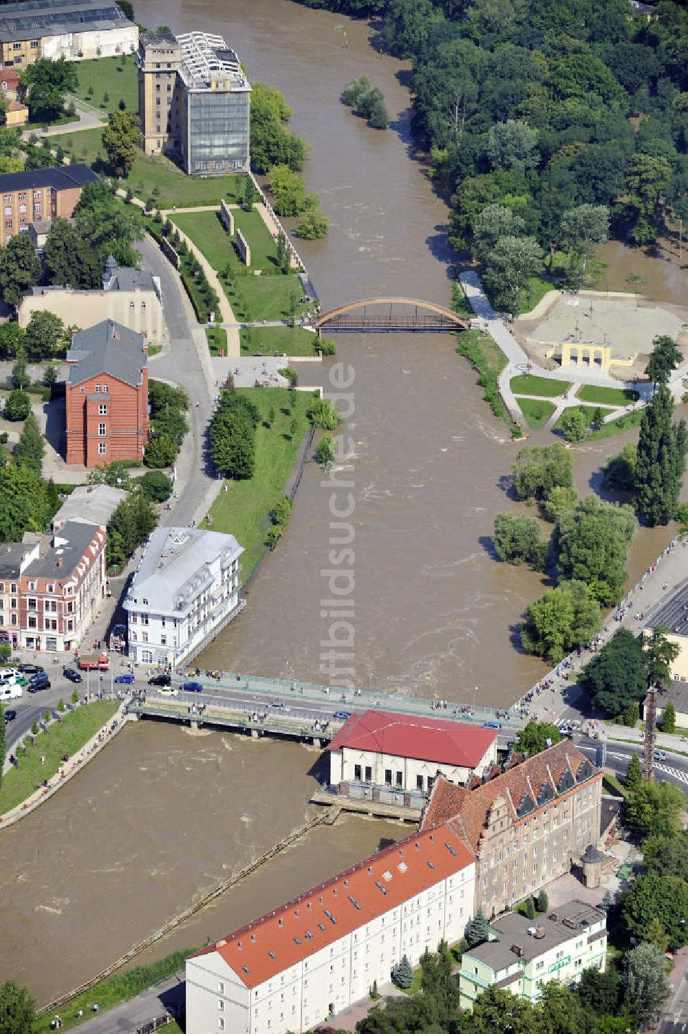 Luftbild Guben - Hochwasser an der Neißebrücke Guben