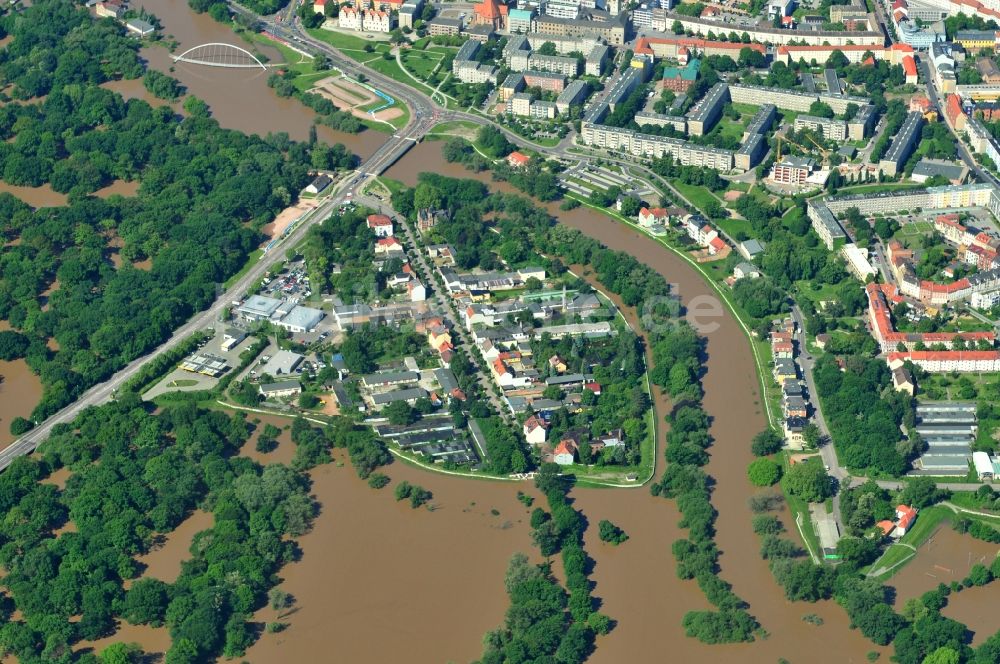 Luftbild Dessau-Roßlau - Hochwasser Pegel - Situation durch Überschwemmung und Übertritt der Ufer der Mulde bei Dessau-Roßlau im Bundesland Sachsen-Anhalt