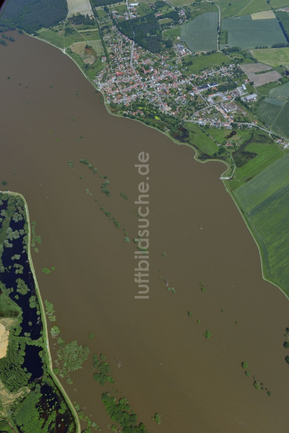 Luftaufnahme Rhinow - Hochwasser Pegel - Situation durch Überschwemmung und Flutung der Havelaue am Gülper See westlich von Rhinow im Bundesland Brandenburg