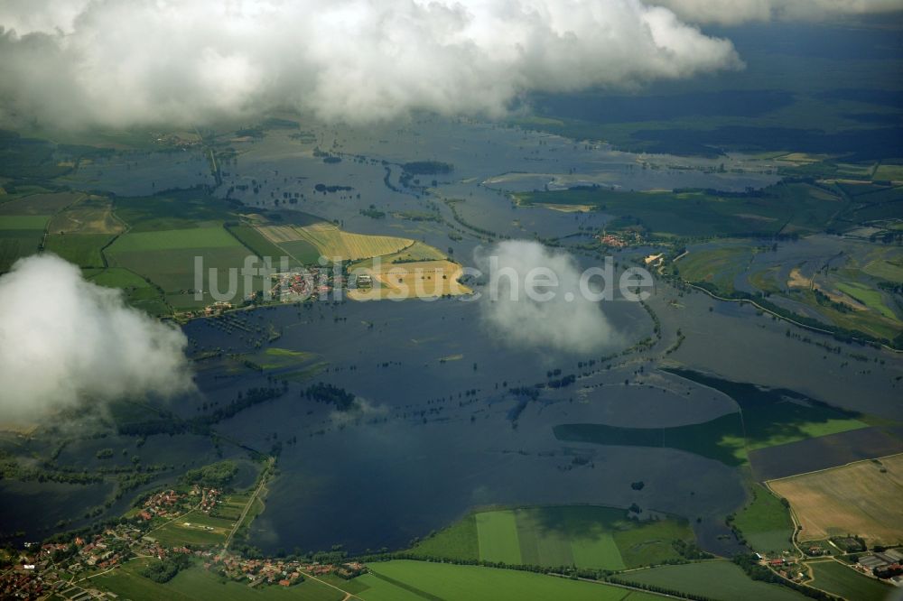 Luftbild Rhinow - Hochwasser Pegel - Situation durch Überschwemmung und Flutung der Havelaue am Gülper See westlich von Rhinow im Bundesland Brandenburg