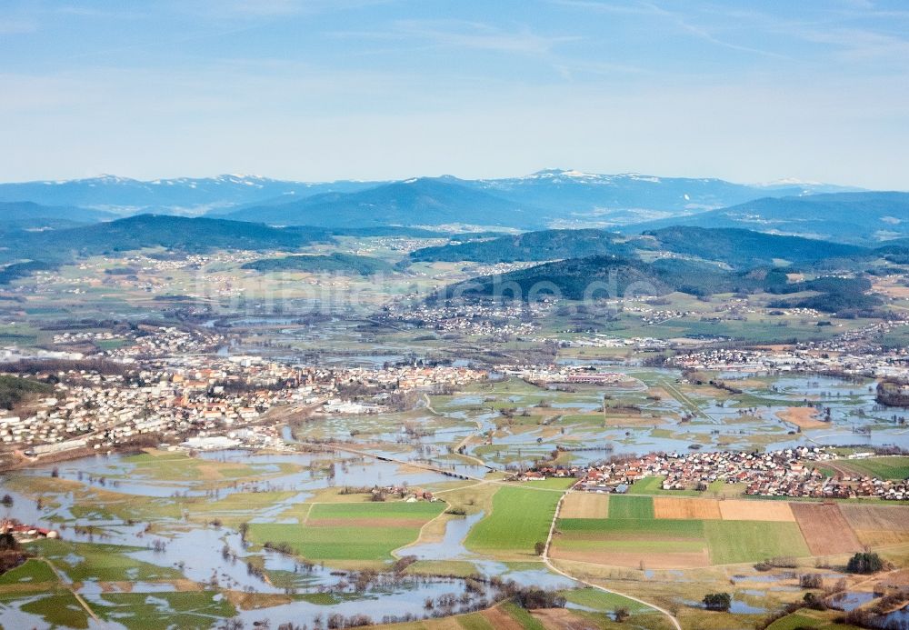 Cham von oben - Hochwassereinwirkung im Ortsgebiet in Cham im Bundesland Bayern, Deutschland