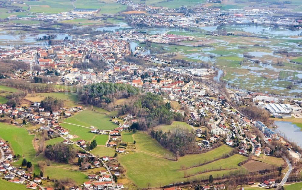 Cham aus der Vogelperspektive: Hochwassereinwirkung im Ortsgebiet in Cham im Bundesland Bayern, Deutschland