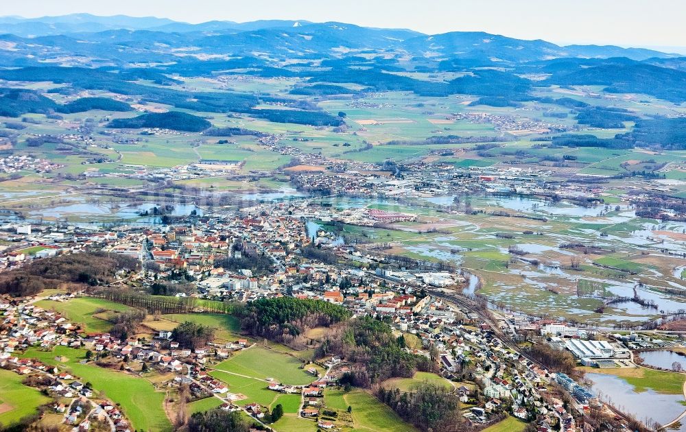 Luftbild Cham - Hochwassereinwirkung im Ortsgebiet in Cham im Bundesland Bayern, Deutschland