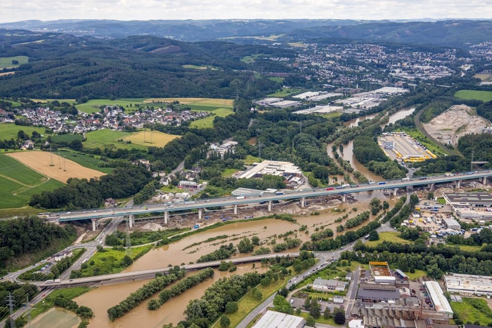 Luftaufnahme Hagen - Hochwasserlage Lennetalbrücke der Autobahn BAB A45 in Hagen im Bundesland Nordrhein-Westfalen
