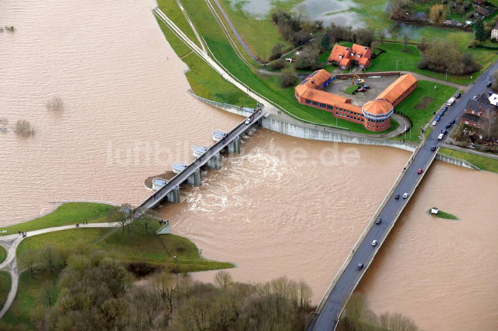 Luftaufnahme Einbeck - Hochwasserrückhaltebecken - Schutz- Damm Bauwerk Leinepolder Einbeck in Einbeck im Bundesland Niedersachsen, Deutschland