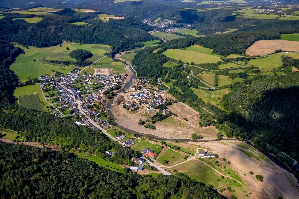 Luftbild Insul - Hochwasserschäden der Flutkatastrophe am Ufer der Ahr in Insul im Bundesland Rheinland-Pfalz, Deutschland