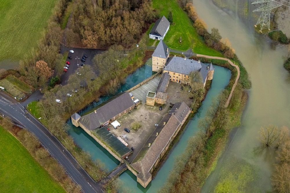 Luftbild Hattingen - Hochwasserschäden an der Festungsanlage der Burg Haus Kemnade An der Kemnade in Hattingen im Bundesland Nordrhein-Westfalen, Deutschland