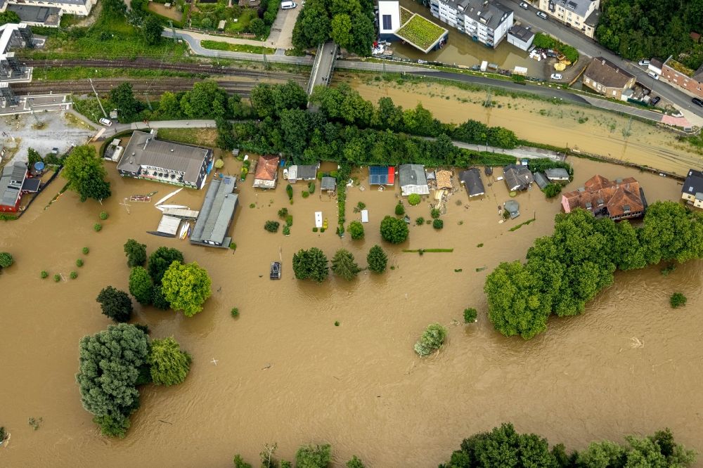 Bochum aus der Vogelperspektive: Hochwasserschäden der Flutkatastrophe am Bahnhof in Bochum im Bundesland Nordrhein-Westfalen, Deutschland