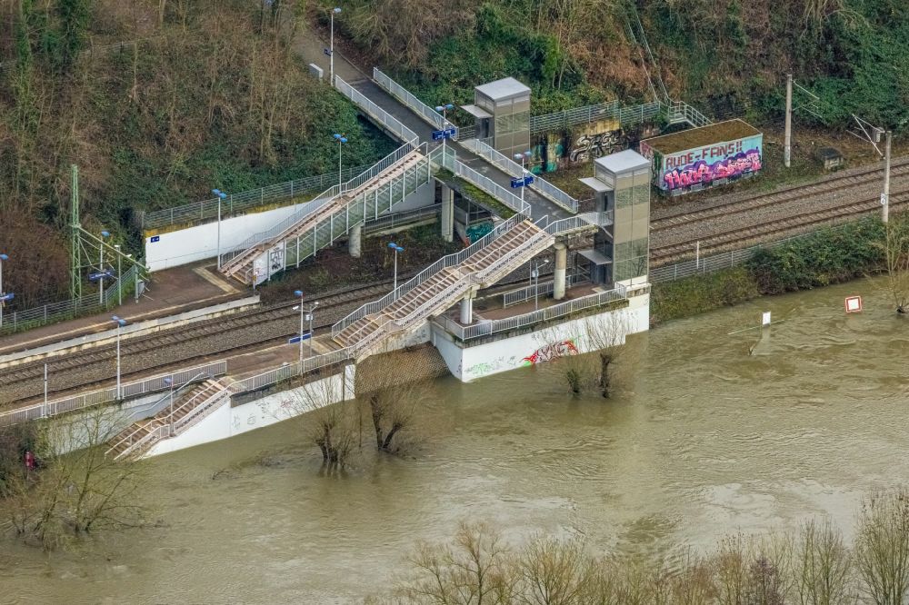 Essen von oben - Hochwasserschäden der Flutkatastrophe am Bahnhof Holthausen in Essen im Bundesland Nordrhein-Westfalen, Deutschland