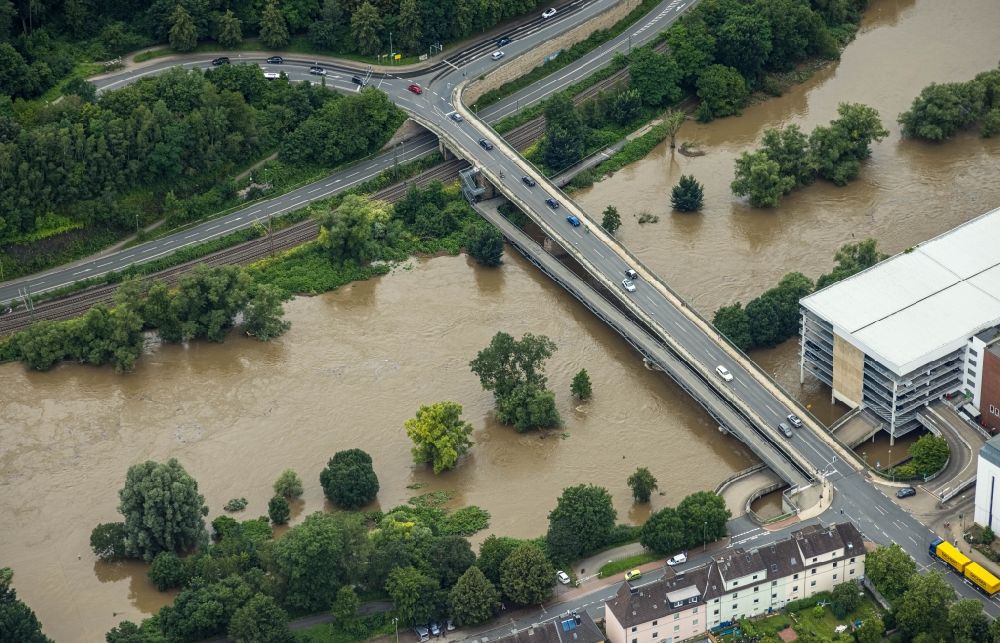 Wetter (Ruhr) von oben - Hochwasserschäden der Flutkatastrophe am Brückenbauwerk an der Ruhrstraße in Wetter (Ruhr) im Bundesland Nordrhein-Westfalen, Deutschland