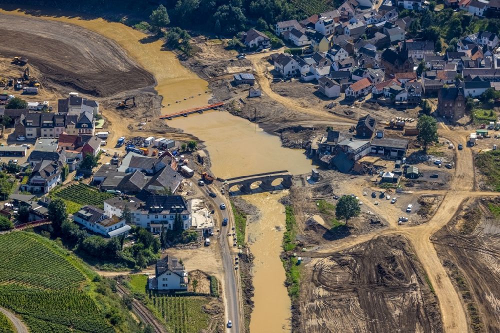 Luftbild Rech - Hochwasserschäden der Flutkatastrophe entlang der Ahr in Rech im Bundesland Rheinland-Pfalz, Deutschland
