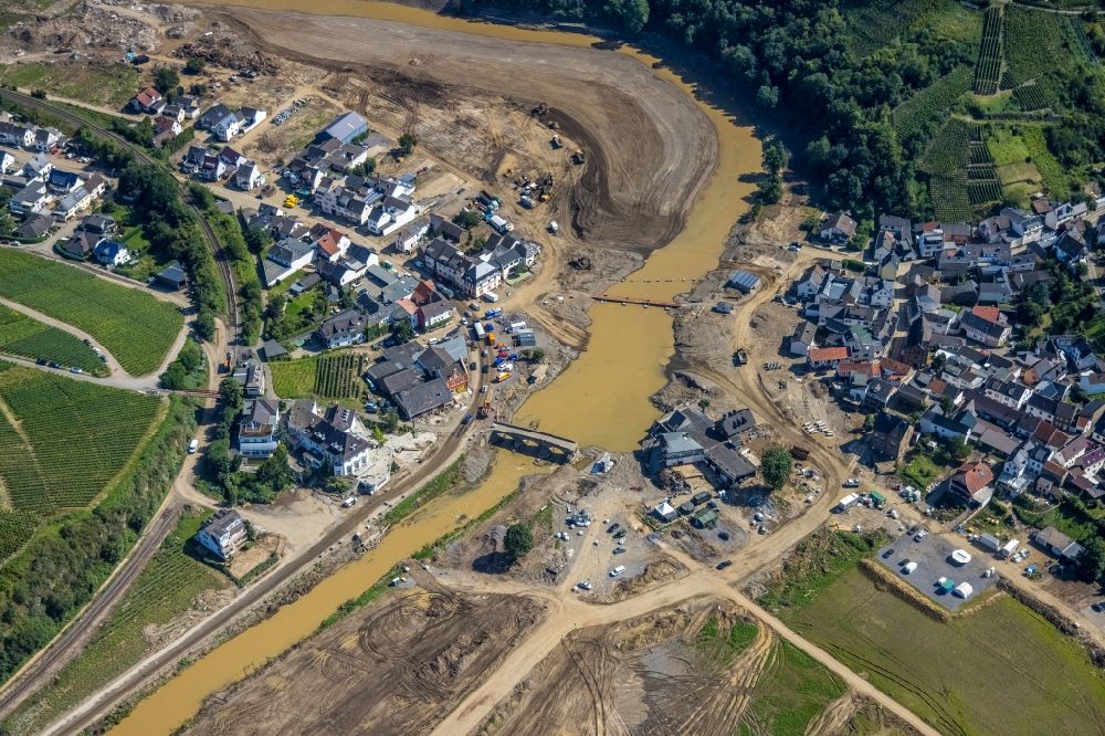 Luftbild Rech - Hochwasserschäden der Flutkatastrophe entlang der Ahr in Rech im Bundesland Rheinland-Pfalz, Deutschland