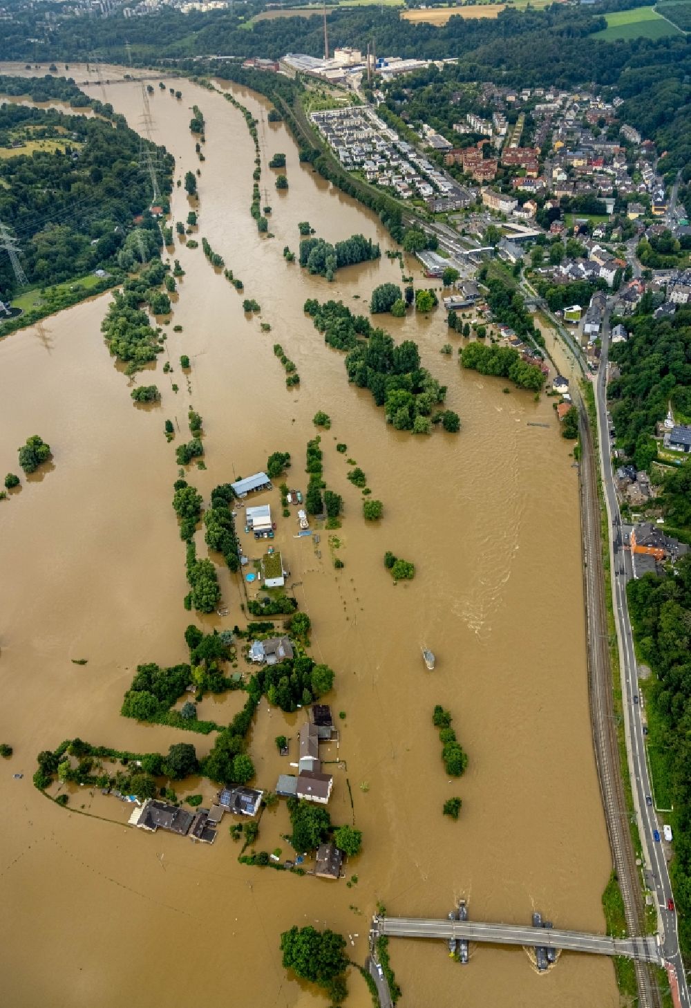 Luftaufnahme Bochum - Hochwasserschäden der Flutkatastrophe entlang der Ruhr in Bochum im Bundesland Nordrhein-Westfalen, Deutschland