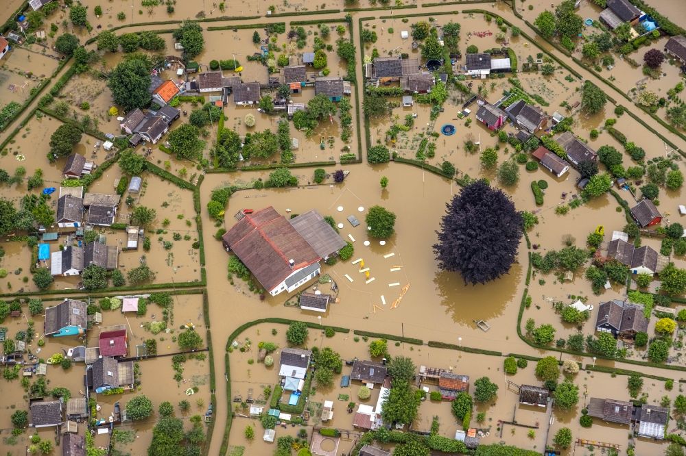 Luftbild Schwerte - Hochwasserschäden der Flutkatastrophe entlang der Ruhr in Schwerte im Bundesland Nordrhein-Westfalen, Deutschland