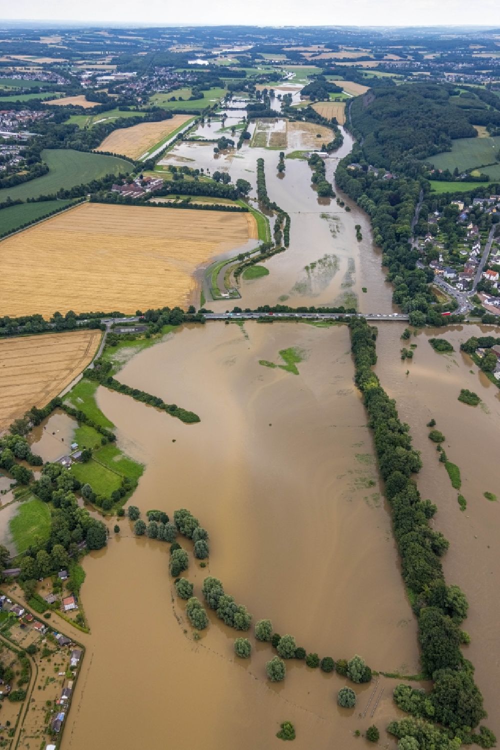 Luftaufnahme Schwerte - Hochwasserschäden der Flutkatastrophe entlang der Ruhr in Schwerte im Bundesland Nordrhein-Westfalen, Deutschland