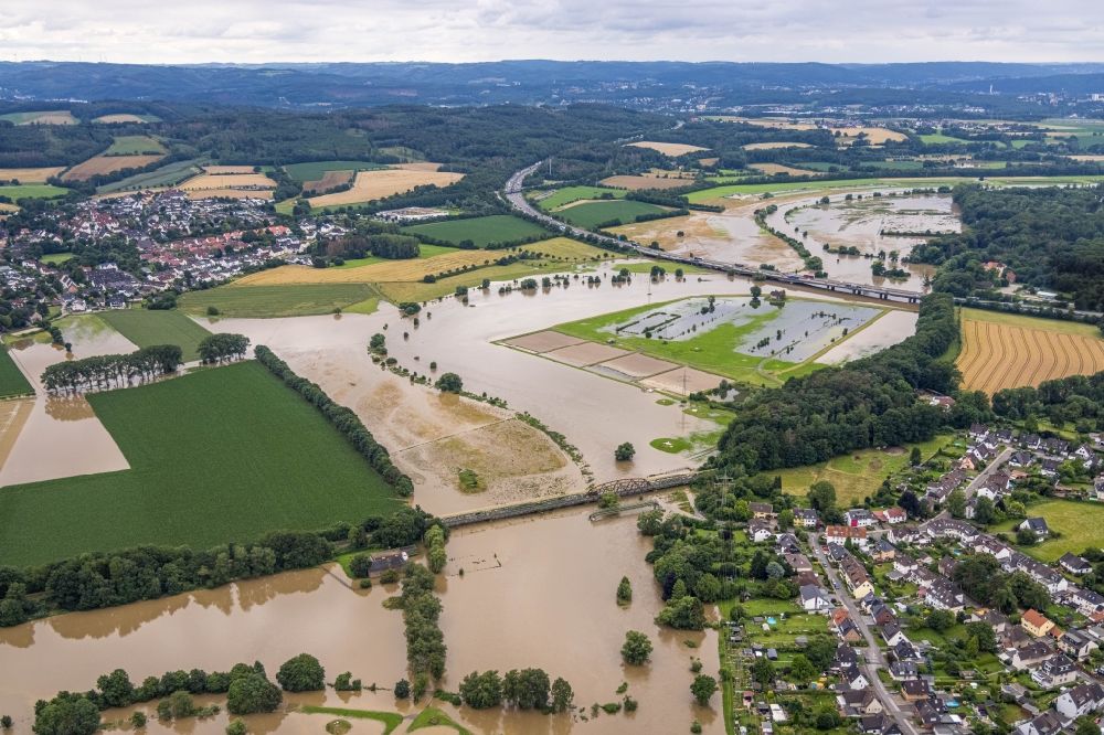 Schwerte aus der Vogelperspektive: Hochwasserschäden der Flutkatastrophe entlang der Ruhr in Schwerte im Bundesland Nordrhein-Westfalen, Deutschland