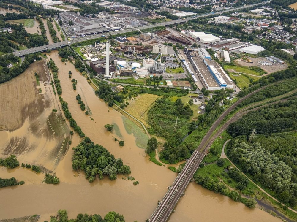 Luftaufnahme Hagen - Hochwasserschäden der Flutkatastrophe am Flußverlauf der Lenne in Hagen im Bundesland Nordrhein-Westfalen, Deutschland