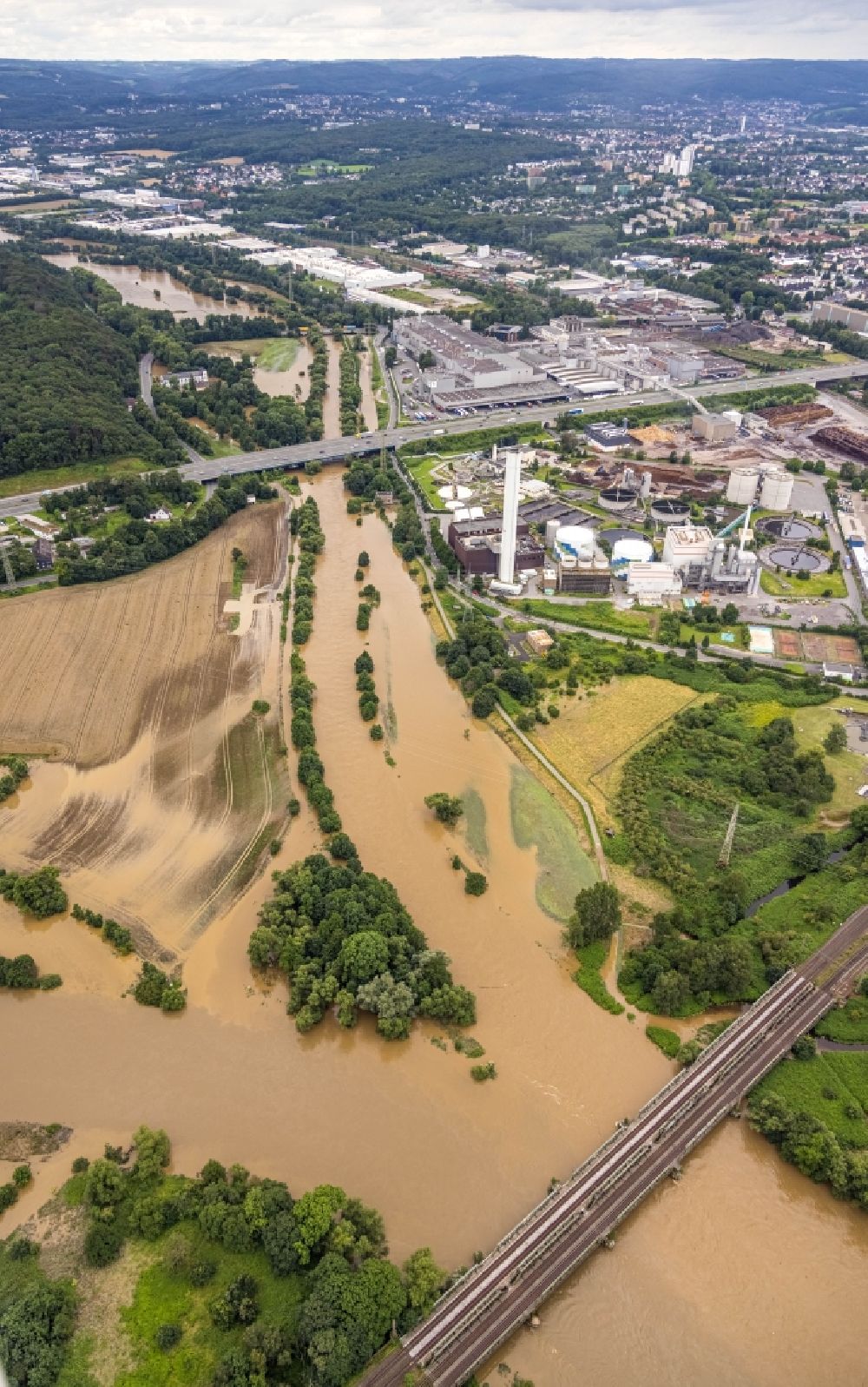 Hagen von oben - Hochwasserschäden der Flutkatastrophe am Flußverlauf der Lenne in Hagen im Bundesland Nordrhein-Westfalen, Deutschland