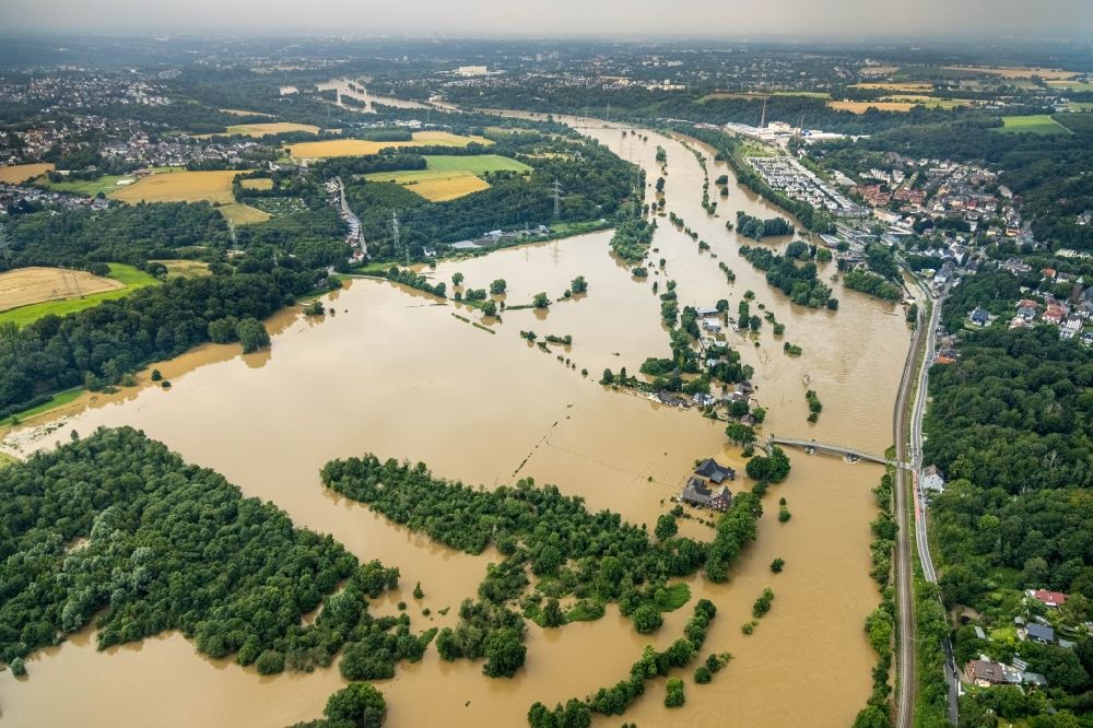 Luftbild Bochum - Hochwasserschäden der Flutkatastrophe am Flußverlauf der Ruhr in Bochum im Bundesland Nordrhein-Westfalen, Deutschland