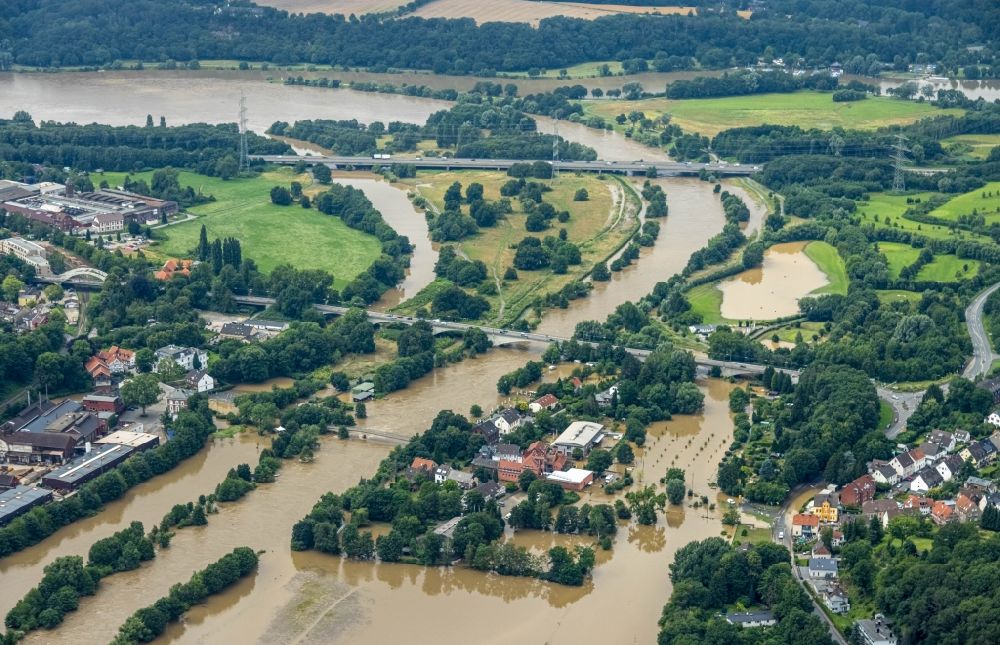 Witten von oben - Hochwasserschäden der Flutkatastrophe am Flussverlauf der Ruhr In der Lake in Witten im Bundesland Nordrhein-Westfalen, Deutschland