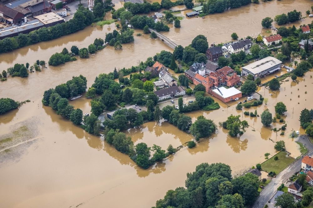Luftaufnahme Witten - Hochwasserschäden der Flutkatastrophe am Flussverlauf der Ruhr In der Lake in Witten im Bundesland Nordrhein-Westfalen, Deutschland
