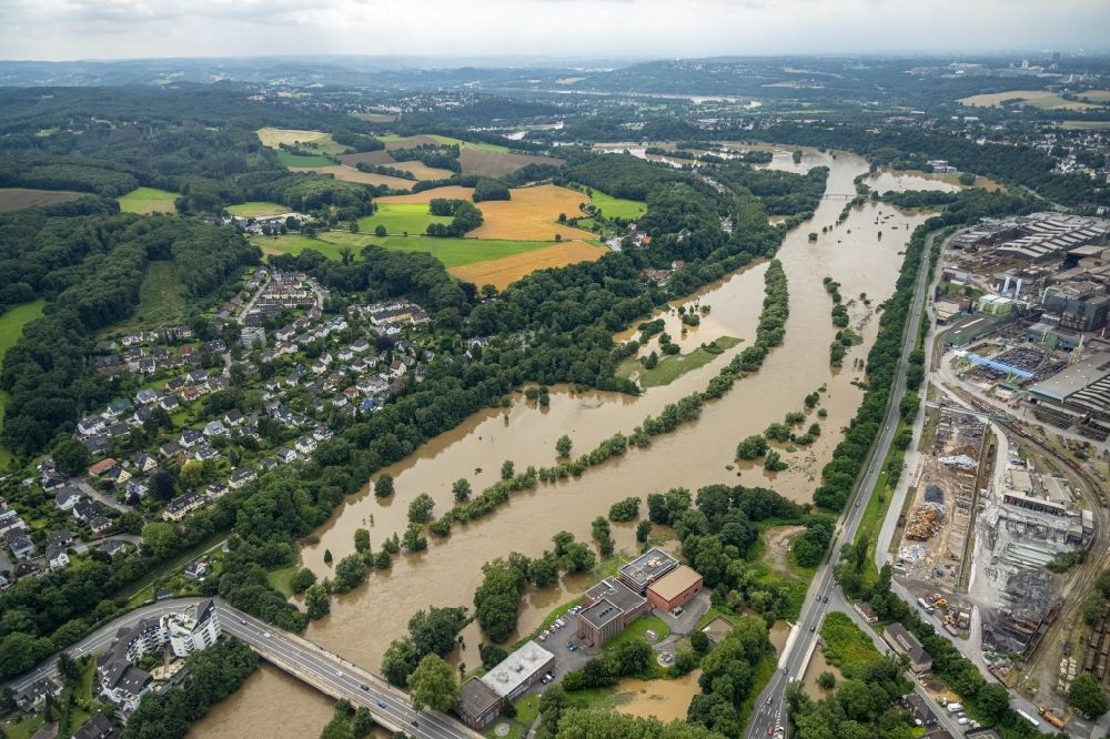 Witten von oben - Hochwasserschäden der Flutkatastrophe am Flußverlauf der Ruhr in Witten im Bundesland Nordrhein-Westfalen, Deutschland