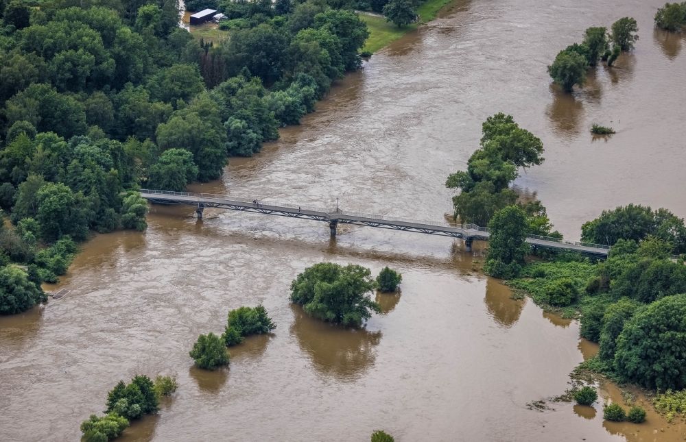 Luftaufnahme Witten - Hochwasserschäden der Flutkatastrophe am Flußverlauf der Ruhr in Witten im Bundesland Nordrhein-Westfalen, Deutschland