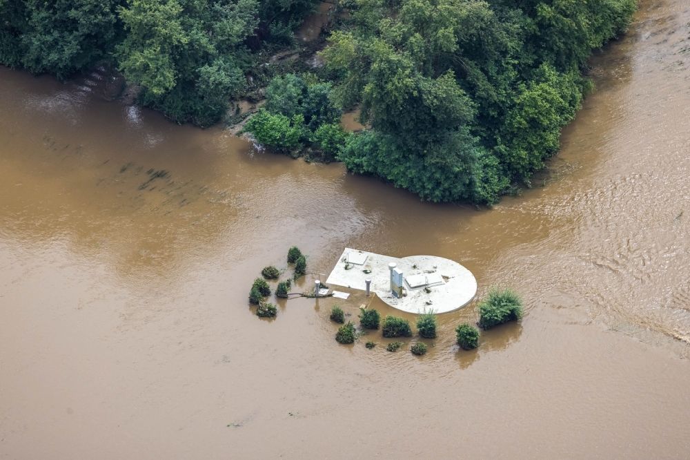 Luftaufnahme Witten - Hochwasserschäden der Flutkatastrophe am Flußverlauf der Ruhr in Witten im Bundesland Nordrhein-Westfalen, Deutschland