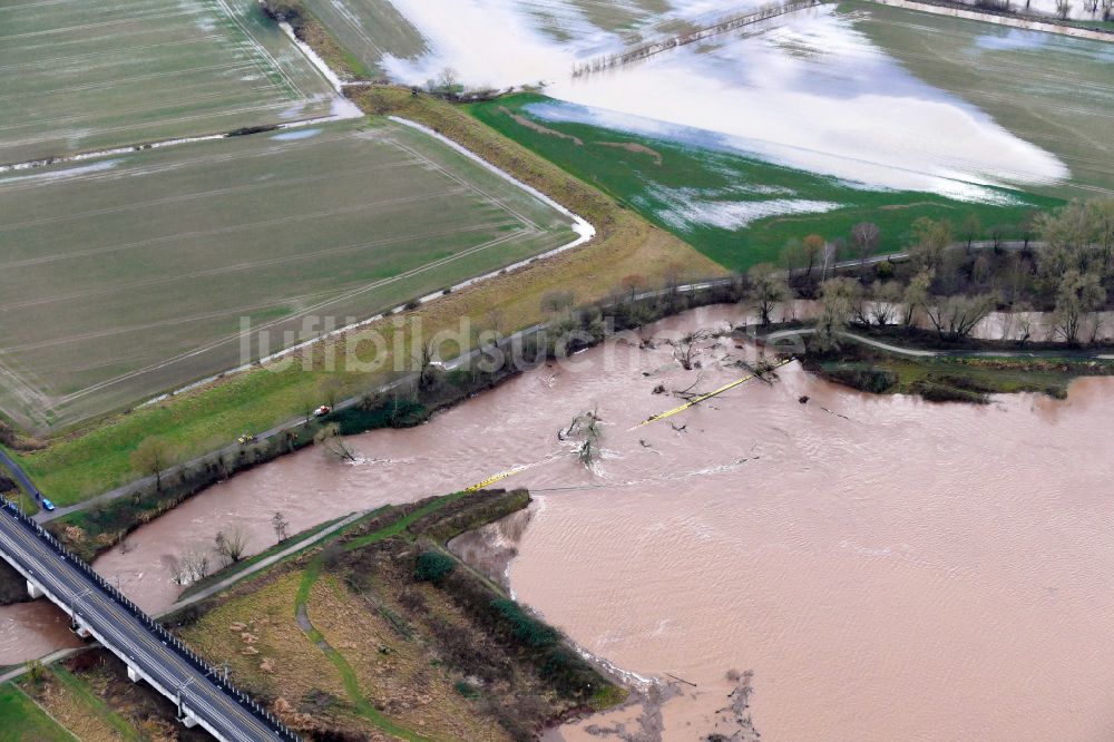 Northeim aus der Vogelperspektive: Hochwasserschäden der Flutkatastrophe nach Dammbruch in Northeim im Bundesland Niedersachsen, Deutschland