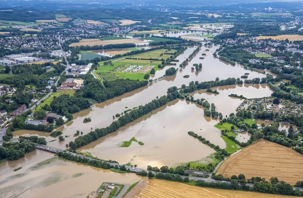Schwerte aus der Vogelperspektive: Hochwasserschäden der Flutkatastrophe an der Ruhr in Schwerte im Bundesland Nordrhein-Westfalen, Deutschland