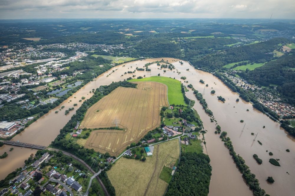 Luftaufnahme Hattingen - Hochwasserschäden der Flutkatastrophe an der Schleife des Flußverlaufes der Ruhr in Hattingen im Bundesland Nordrhein-Westfalen, Deutschland