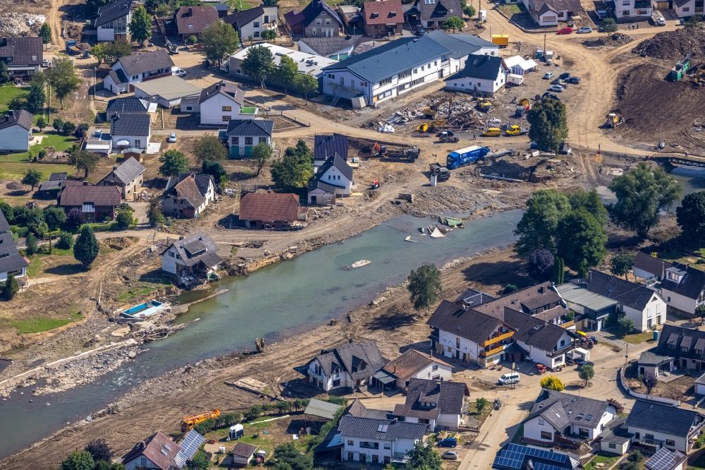 Luftbild Insul - Hochwasserschäden der Flutkatastrophe am Ufer der Ahr in Insul im Bundesland Rheinland-Pfalz, Deutschland
