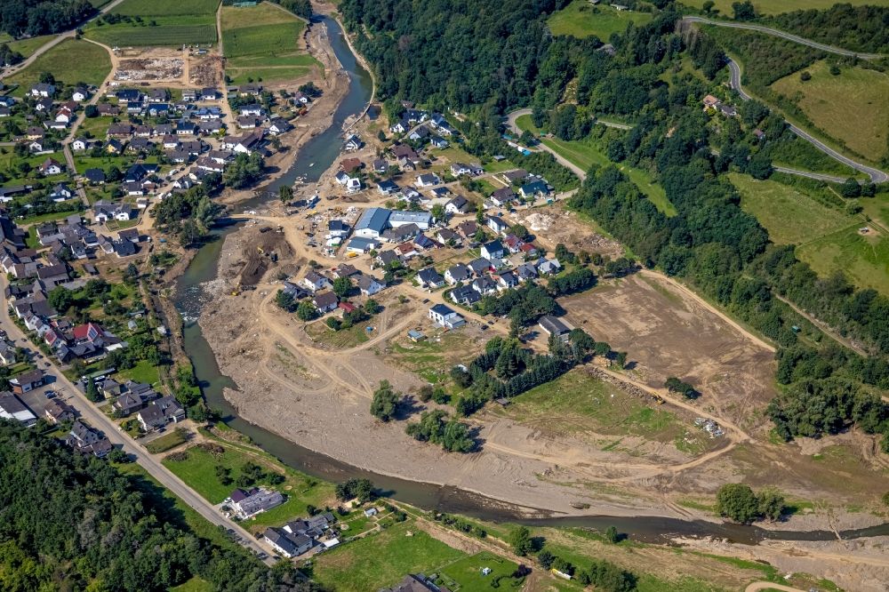 Luftaufnahme Insul - Hochwasserschäden der Flutkatastrophe am Ufer der Ahr in Insul im Bundesland Rheinland-Pfalz, Deutschland