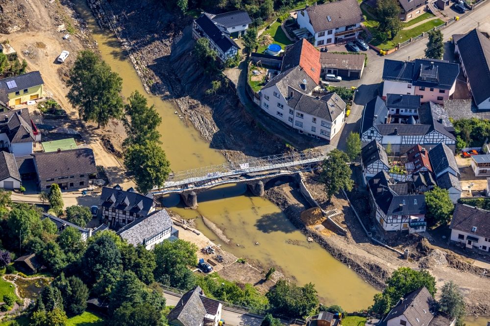 Schuld aus der Vogelperspektive: Hochwasserschäden der Flutkatastrophe am Verlauf der Ahr in Schuld im Bundesland Rheinland-Pfalz, Deutschland